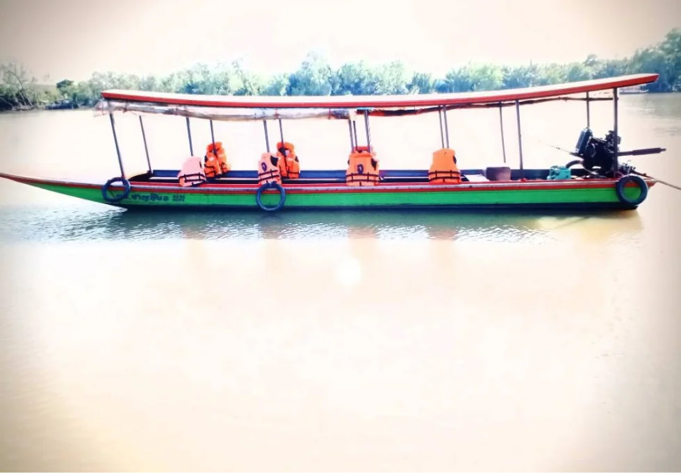 เรือหางยาว (มีหลังคา)